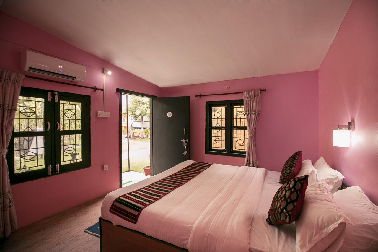 Sauraha Nana Hotel Екстер'єр фото