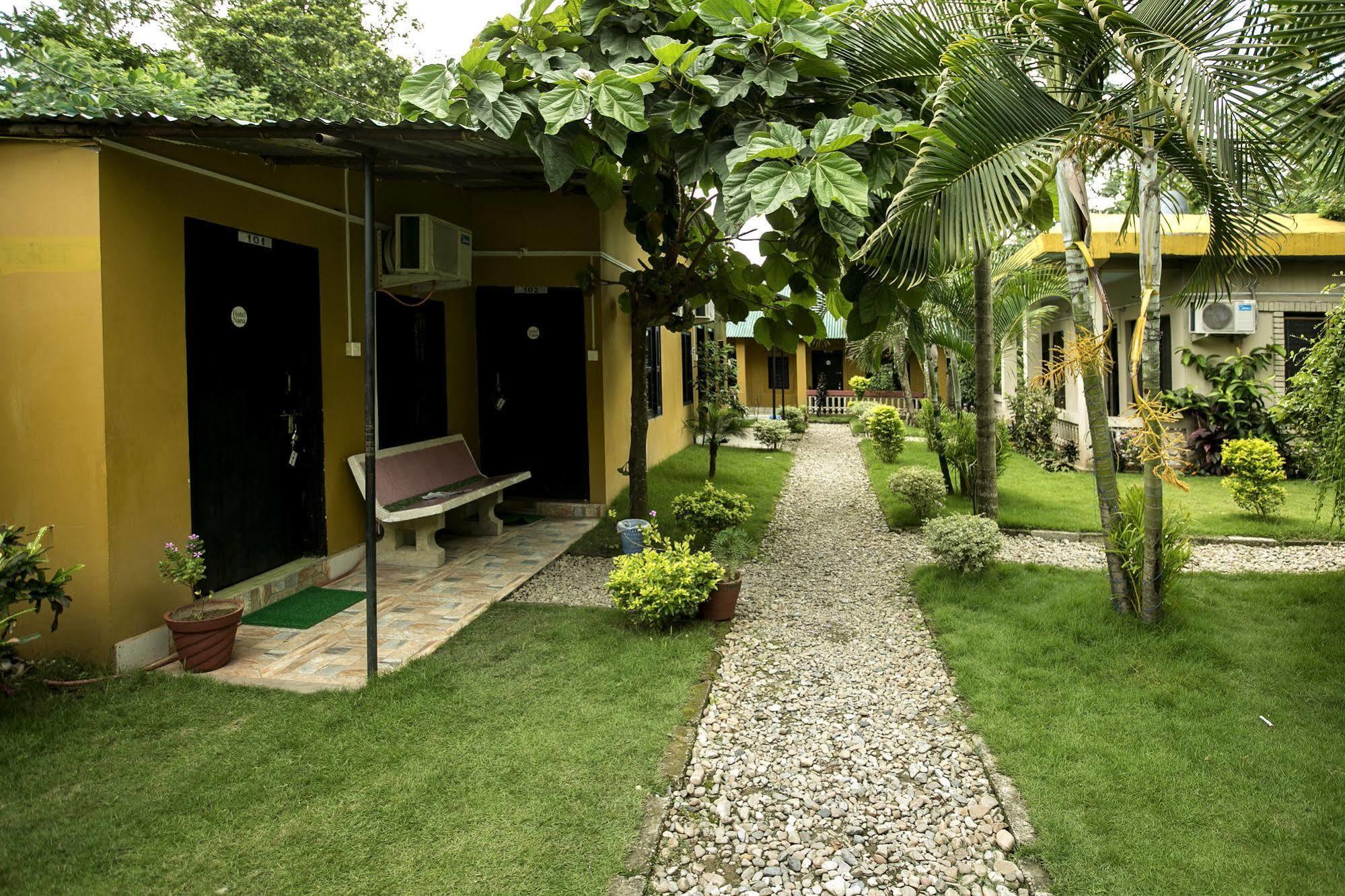 Sauraha Nana Hotel Екстер'єр фото