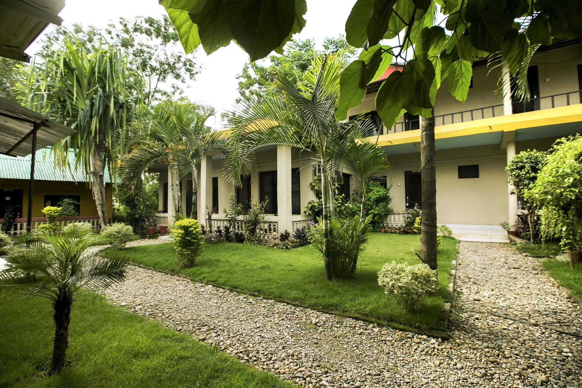 Sauraha Nana Hotel Екстер'єр фото